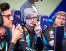 前LOL人气选手(shǒu)下海，變(biàn)身福利姬(jī)收费明码标价，开发全新致富路？