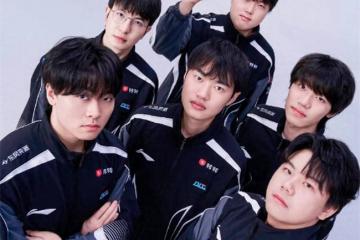 【一竞技1JingJi】LOL：LPL国産(chǎn)最强教練(liàn)回歸(guī) Uzi疑似(shì)进行(xíng)複(fù)出训練(liàn)！