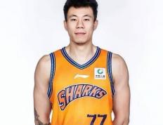 寒心！原以爲(wèi)來(lái)当大(dà)腿，结果首败后被教练点名沦爲(wèi)背锅侠，回辽篮吧