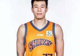 寒心！原以爲(wèi)來(lái)当大(dà)腿，结果首败后被教练点名沦爲(wèi)背锅侠，回辽篮吧