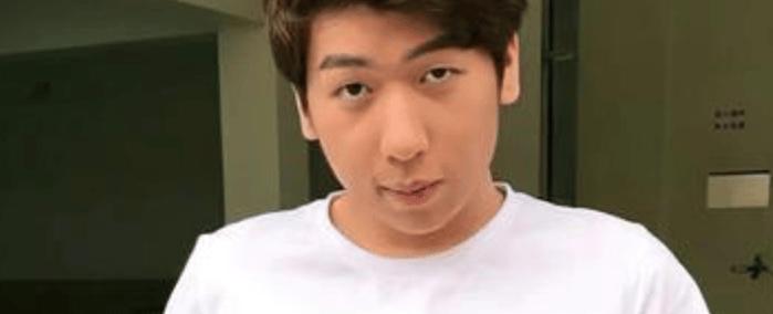 炫神因(yīn)骂theshy被处罚，如今认慫(sǒng)，公开道歉希望拿回二路解说权