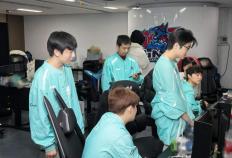 德杯八强名单出炉！银河(hé)战舰竟被淘(táo)汰(tài)，LPL新赛季格局大變(biàn)天？