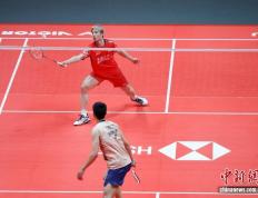 世界羽联世巡赛总决赛男(nán)單(dān)小组赛：石(shí)宇奇胜周天成