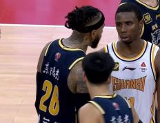 CBA新赛季(jì)大黑马签约巨星(xīng)，引发总決(jué)赛争议！