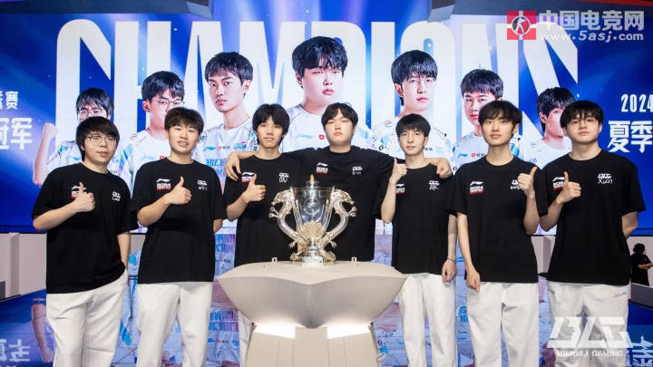 2025LPL总决赛：BLG捧起银龙杯，knight获得FMVP，收(shōu)获职业生涯第六个LPL冠军