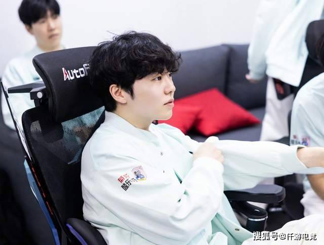 LOL：TheShy透露退役(yì)时间，想跟Rookie打到退役(yì)