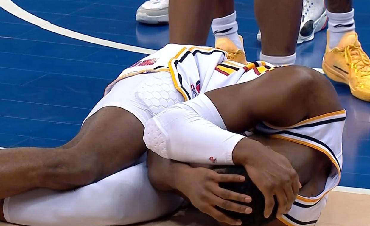 CBA新赛季(jì)大黑马签约巨星(xīng)，引发总決(jué)赛争议！