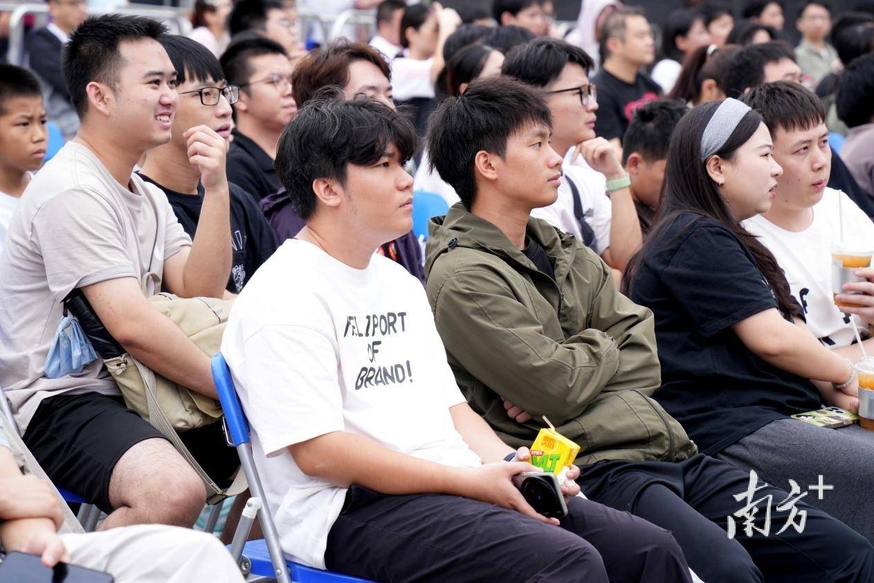 大灣(wān)區(qū)电竞迷再聚万江(jiāng)，LOL峡谷传奇观赛派對(duì)落幕