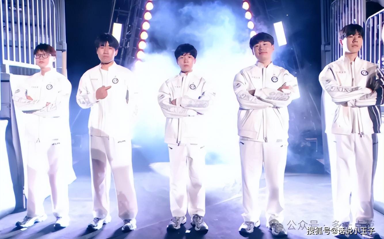 LCK訓(xùn)練(liàn)赛都是骗人(rén)的？LPL有15人(rén)陪練(liàn)团，不要和LCK打訓(xùn)練(liàn)赛