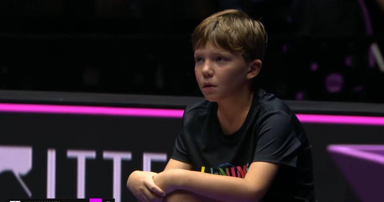 突发！早田希娜忽然暂停比赛，手(shǒu)指球童抗议