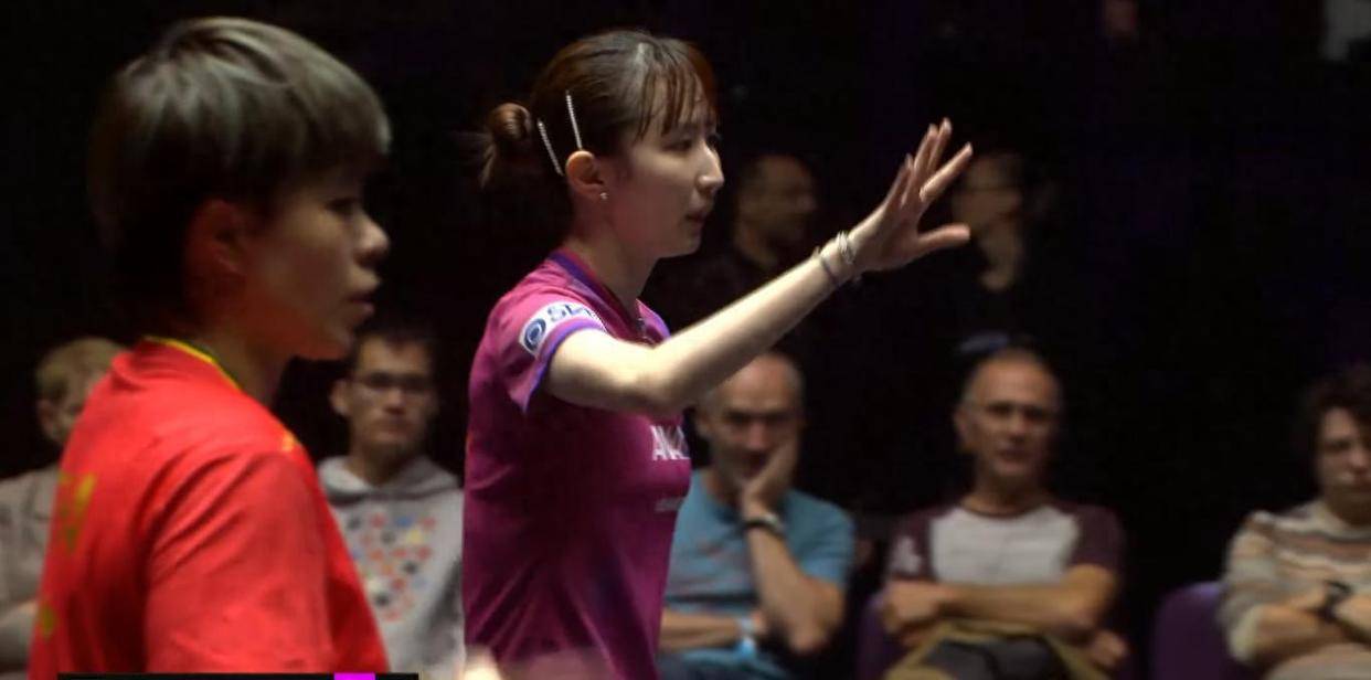 突发！早田希娜忽然暂停比赛，手(shǒu)指球童抗议