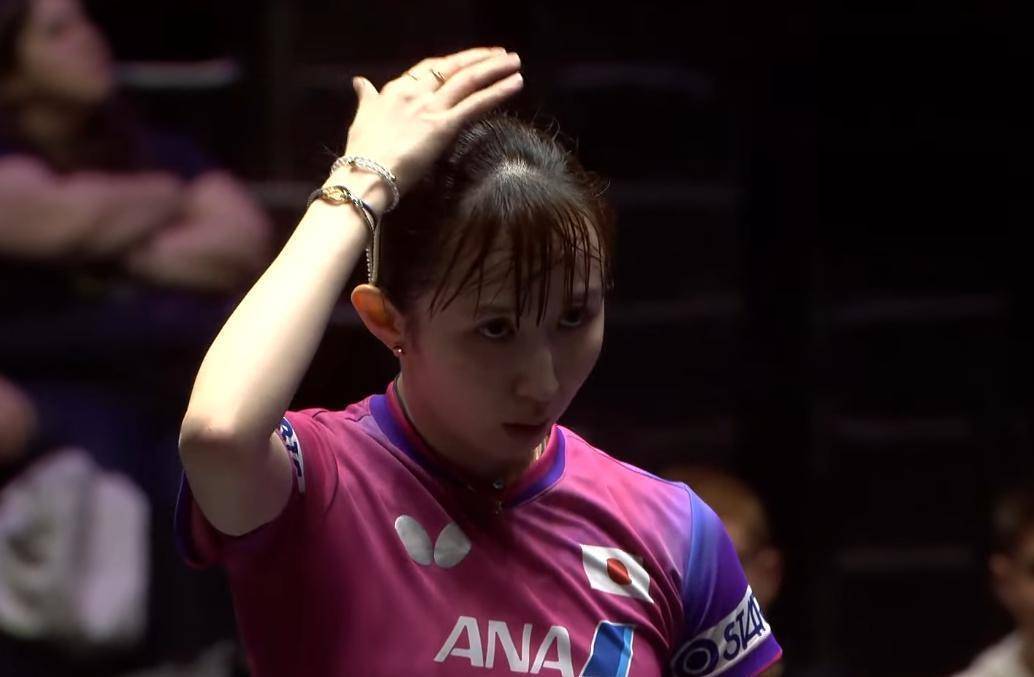 突发！早田希娜忽然暂停比赛，手(shǒu)指球童抗议