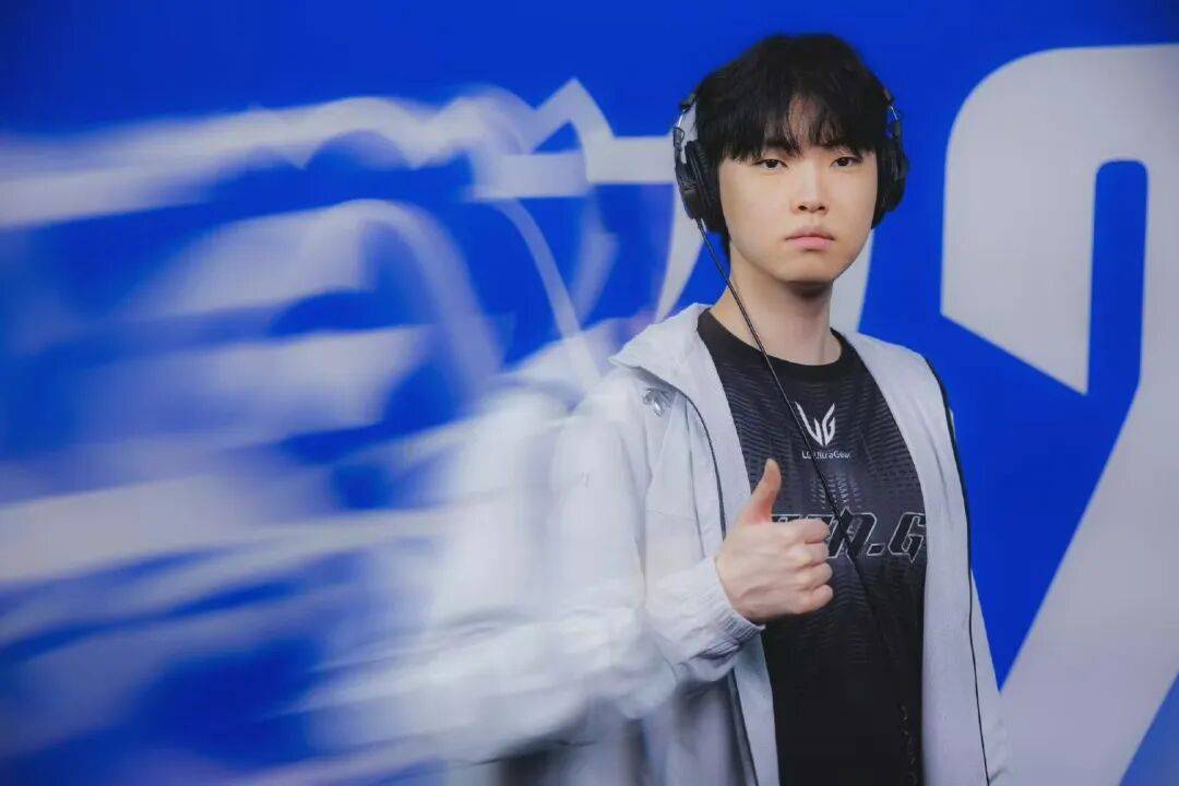 虎娘(niáng)日报：邓紫棋发文(wén)宣传全球总決(jué)赛主题曲(qū) T1轻松击败IG晉(jìn)级