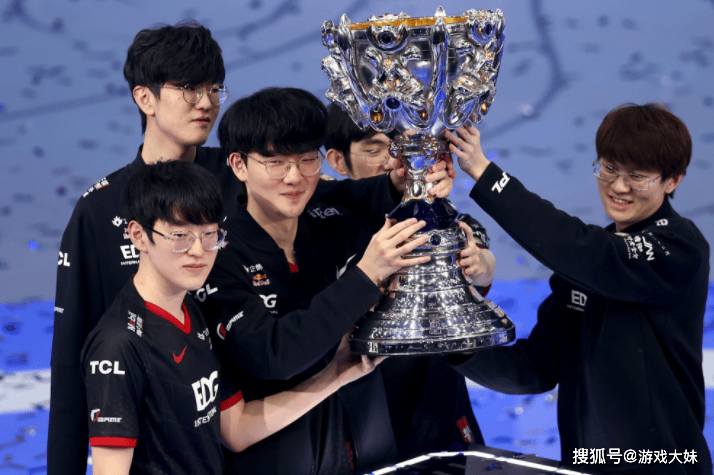 Faker對(duì)历届S赛冠军进行排名，认为LPL冠军垫底(dǐ)，含金(jīn)量最(zuì)低(dī)