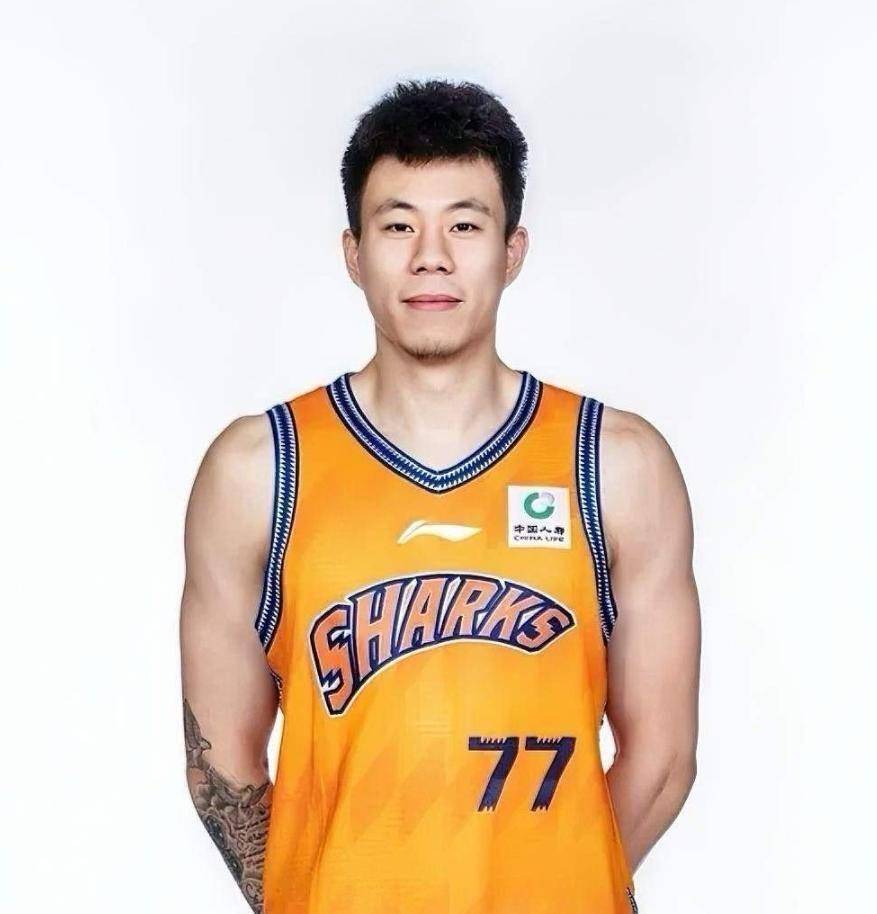 寒心！原以爲(wèi)來(lái)当大(dà)腿，结果首败后被教练点名沦爲(wèi)背锅侠，回辽篮吧