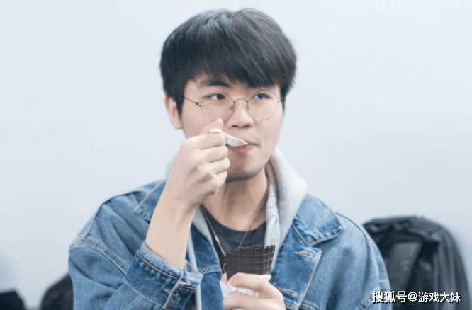 LOL热度嚴(yán)重下滑，多位职业选手都不想(xiǎng)播了，纷纷直播玩(wán)其他游戏