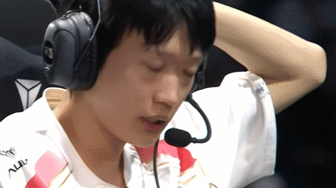 LPL上演绝望一(yī)幕！解说現(xiàn)場(chǎng)痛哭，二路哀声一(yī)片，真正(zhèng)的末日来了