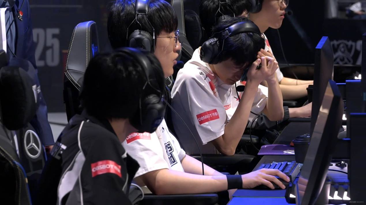 LPL上演绝望一(yī)幕！解说現(xiàn)場(chǎng)痛哭，二路哀声一(yī)片，真正(zhèng)的末日来了