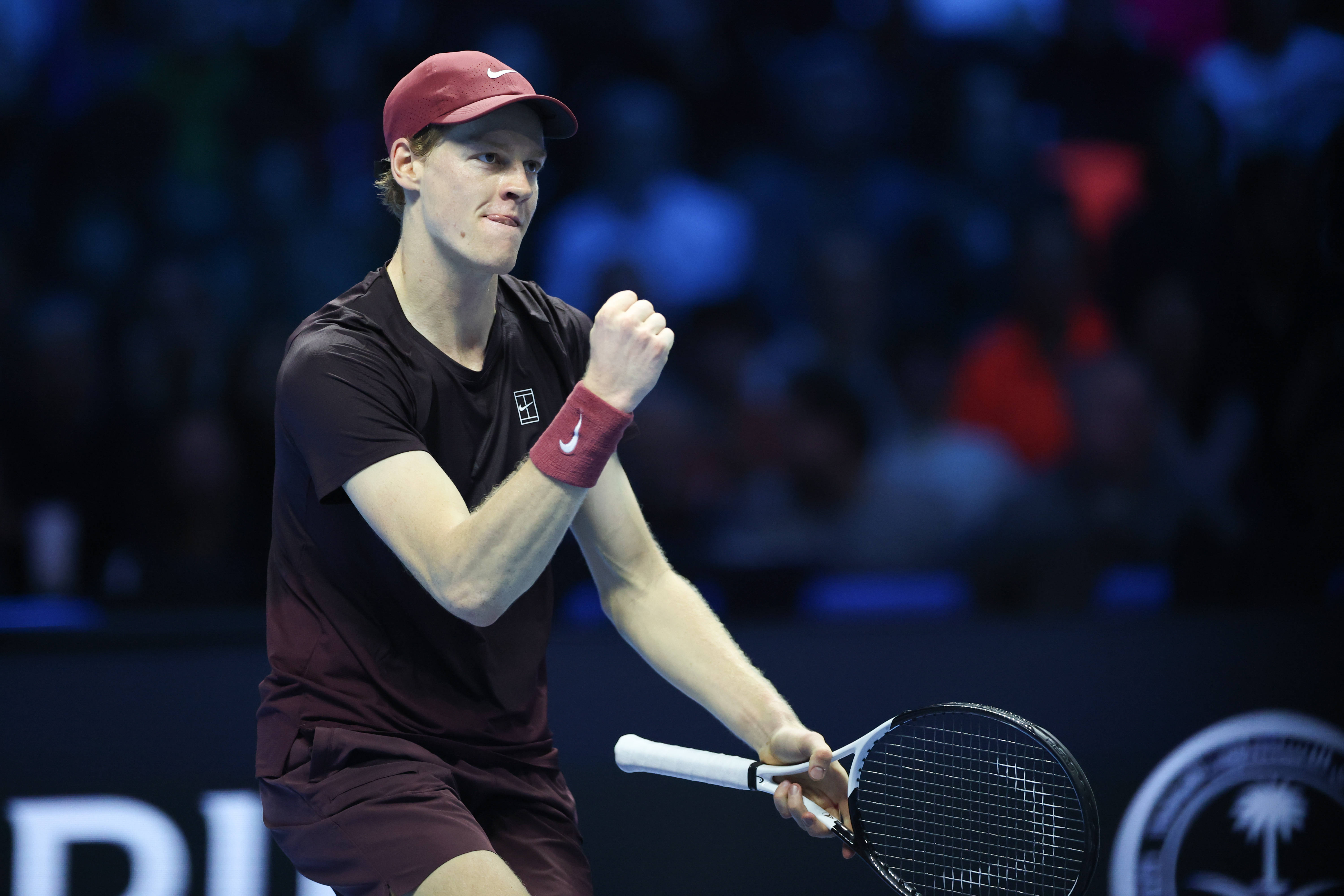 （体育）网球——ATP年终总决賽(sài)半决賽(sài)：辛(xīn)纳胜德米(mǐ)纳尔