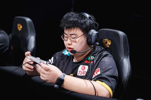 AG王朝真(zhēn)的影響(xiǎng)转会期？狼队成唯一大户，DRG讓(ràng)粉(fěn)丝失望