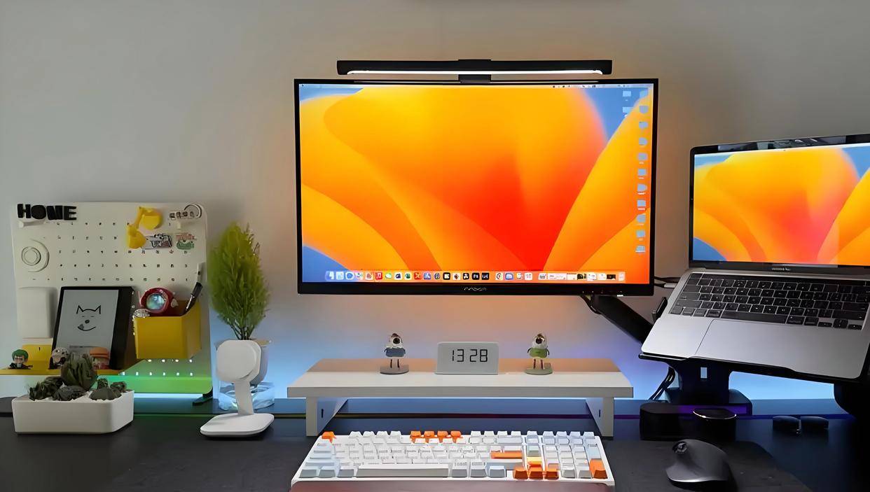 Uzi女友(yǒu)晒家中(zhōng)电脑，遭(zāo)嘲讽配置差！網(wǎng)友(yǒu)：能玩到(dào)LOL关服