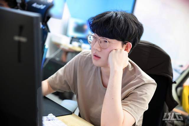 德杯八强名单出炉！银河(hé)战舰竟被淘(táo)汰(tài)，LPL新赛季格局大變(biàn)天？