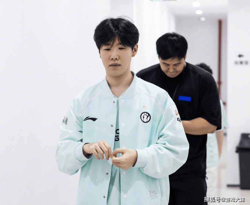 观众对LPL彻底失望了，S15門(mén)票卖不出去，普遍(biàn)认爲(wèi)LPL将止步4强