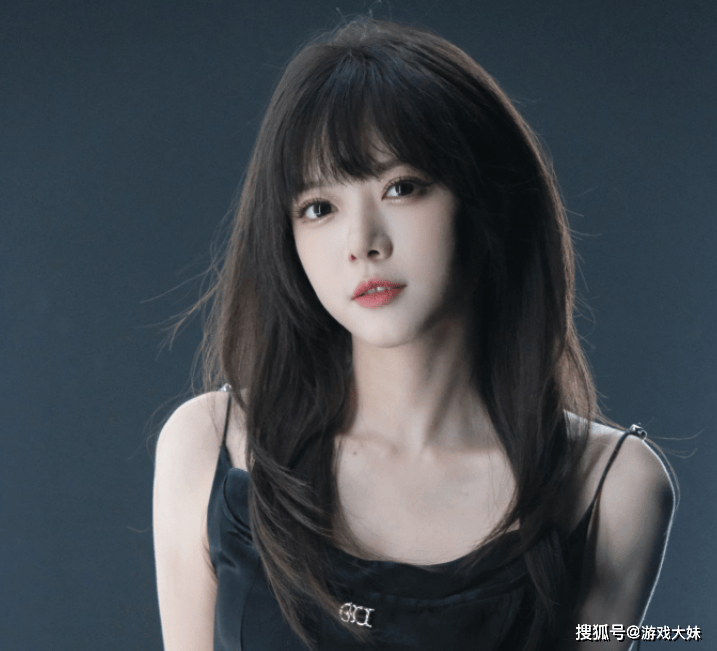 Bin双眼皮引起热议，骆歆見(jiàn)到(dào)本(běn)人后评价，多了(le)一股魅劲