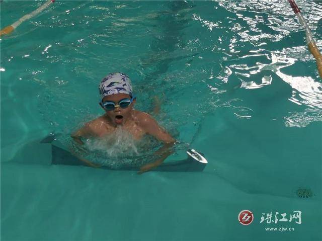 宣(xuān)威市举行(xíng)第二届遊(yóu)泳(yǒng)比赛暨成(chéng)人(rén)夜训隊(duì)少儿长训隊(duì)选拔赛