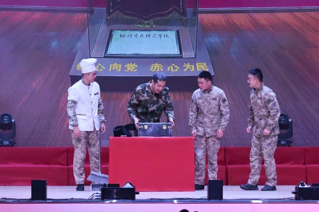 高(gāo)光(guāng)时刻！“东极卫士(shì)”登台领奖……