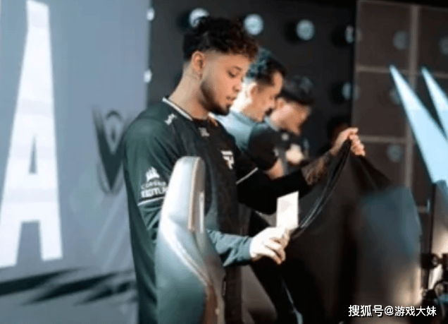 知名LOL选手被(bèi)举报，多位女(nǚ)性指控(kòng)被(bèi)他(tā)X騷(sāo)擾(rǎo)，官方将他(tā)永久禁赛